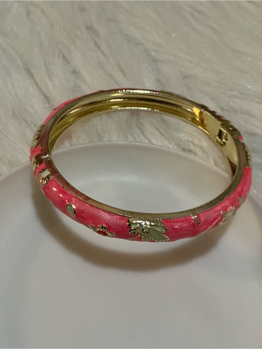 Hot pink/gold-tone floral boho bangle bracelet